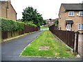 Footpath exiting Walnut Close