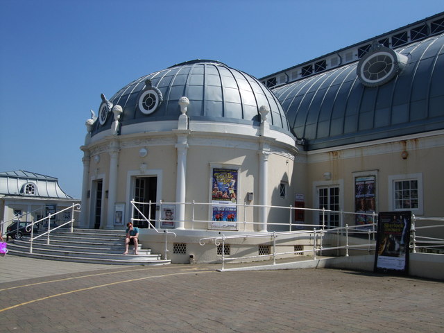 Worthing Pavilion Theatre © Paul Gillett cc-by-sa/2.0 :: Geograph ...