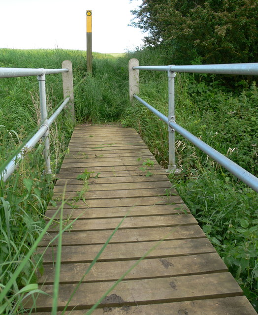 Footbridge along the Leicestershire Round Footpath