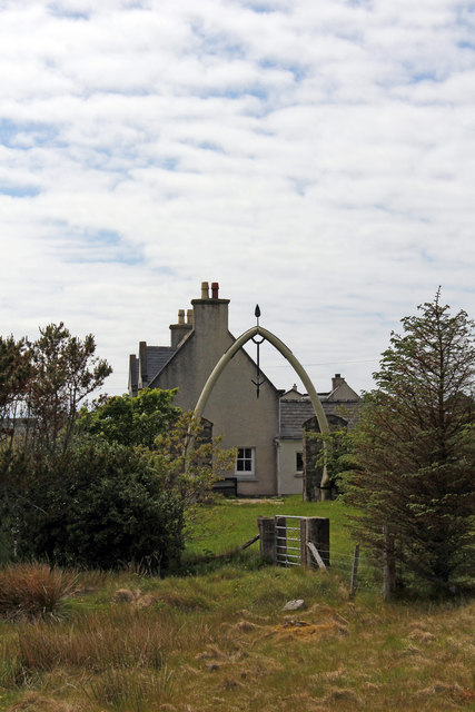 Whalebone arch Lakefield House by A858 Bragar