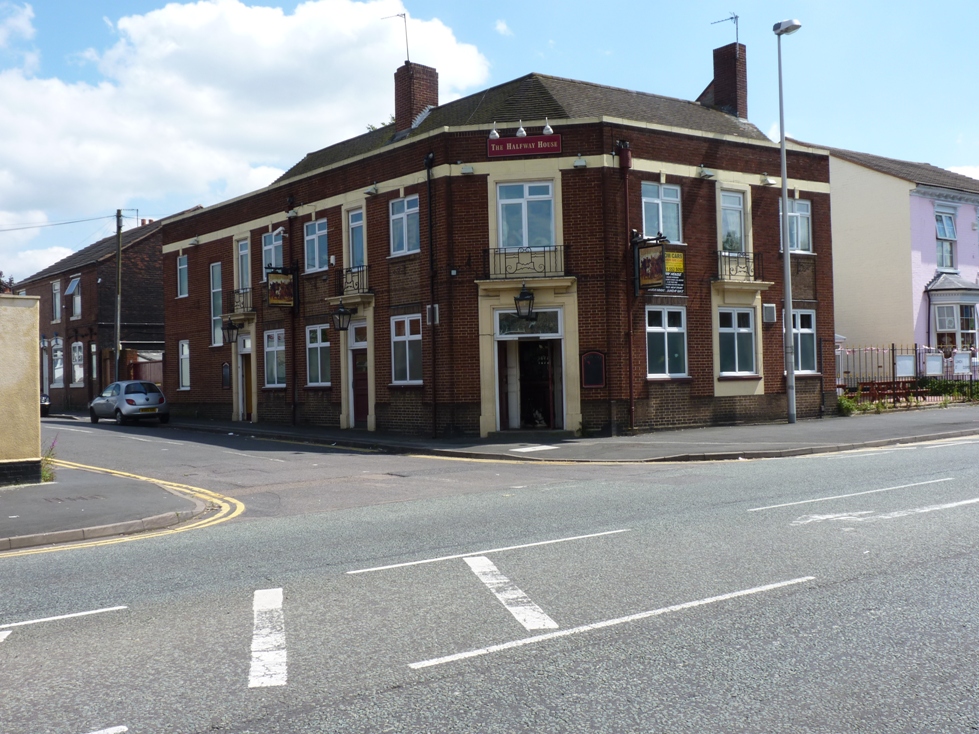 The Halfway House pub © Richard Law cc-by-sa/2.0 :: Geograph Britain ...