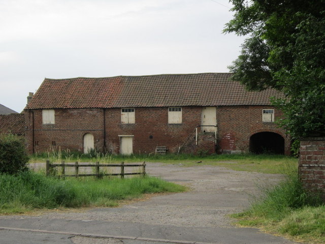 Farm buildings on Bridlington Road © Ian S :: Geograph Britain and Ireland