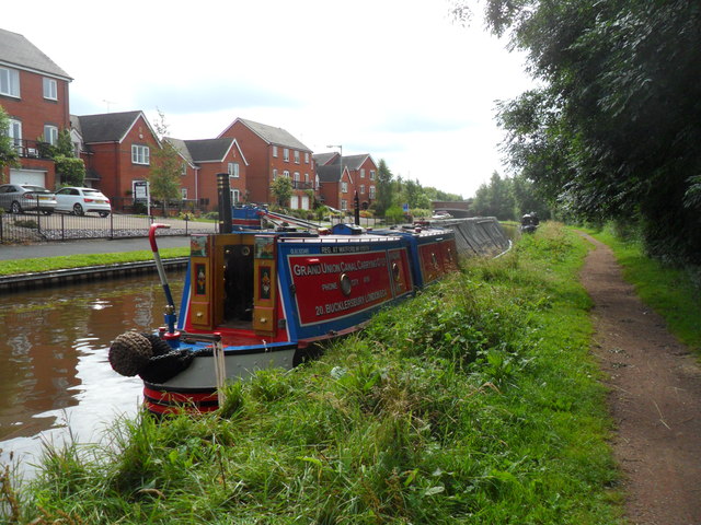 Working Narrow Boat Hadar moored just north of Stone