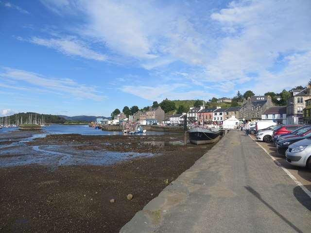 Quayside Tarbert at low tide