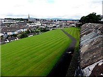 C4316 : A view along the city walls, Derry / Londonderry by Kenneth  Allen