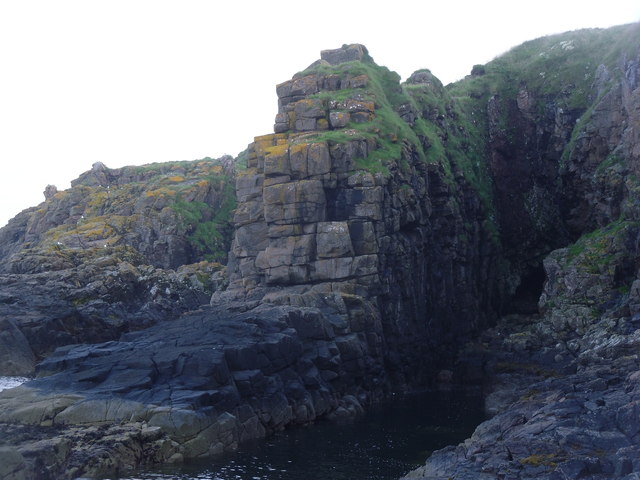 Quartz Dolerite Dyke © Peter Robinson :: Geograph Britain and Ireland