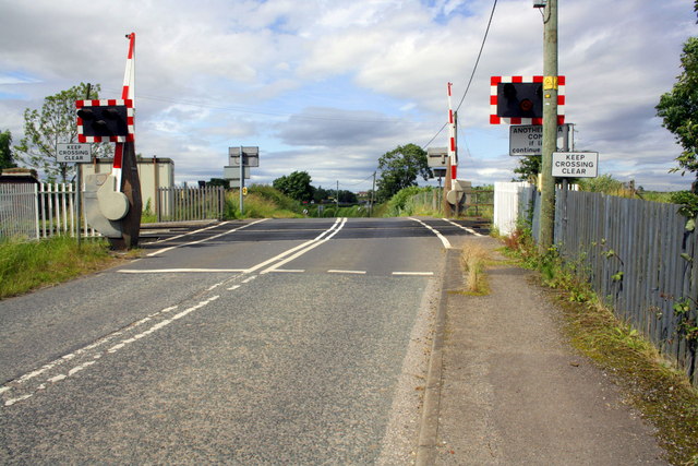 Station Road level crossing © Roger Templeman :: Geograph Britain and ...