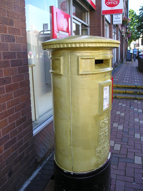 Golden Post-box © George Lloyd :: Geograph Britain and Ireland