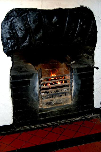 The Burren - Ballyvaghan - R477 - Monk's Seafood Pub & Restaurant - Fireplace buring Turf