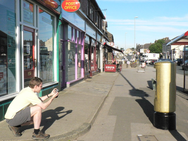 Gold Post Box, New Road Side (2)