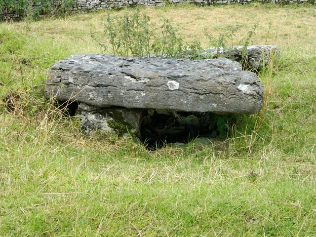 Minninglow Cist (dolmen 2) © Rob Howl cc-by-sa/2.0 :: Geograph Britain ...