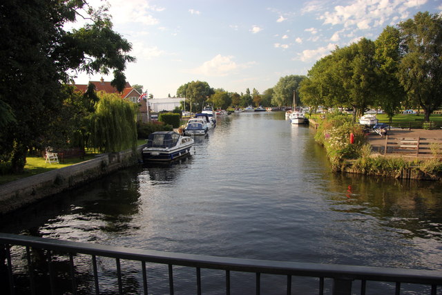 River Waveney from Beccles Old Bridge © Peter Turner cc-by-sa/2.0 ...