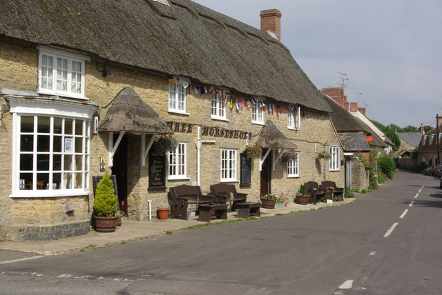 The Three Horseshoes Burton Bradstock Stephen McKay cc by sa