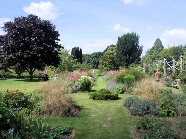 Bishops Palace Gardens, Chichester © Paul Gillett :: Geograph Britain ...