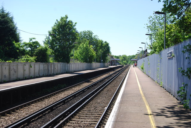 High Brooms Station © N Chadwick cc-by-sa/2.0 :: Geograph Britain and