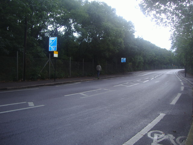 Scrubs Lane by Wormwood Scrubs Park © David Howard cc-by-sa/2.0 ...