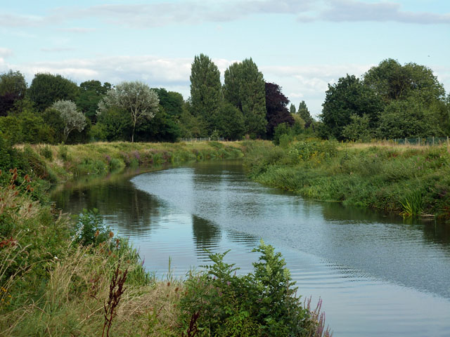 River Ember, East Molesey © Robin Webster :: Geograph Britain and Ireland