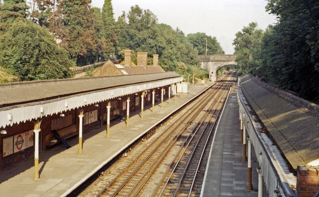Chigwell station, 1984