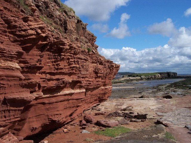 Exposed rock on Hilbre Island © Raymond Knapman :: Geograph Britain and ...