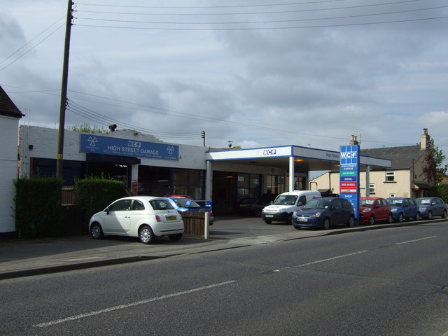 Garage in Corringham © JThomas cc-by-sa/2.0 :: Geograph Britain and Ireland