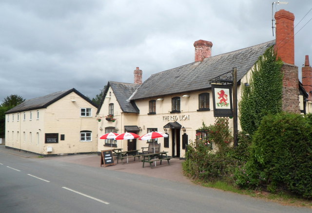 Madley : The Red Lion viewed from the... © Jaggery cc-by-sa/2.0 ...