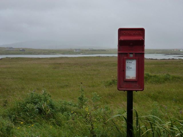 Paible: postbox № HS6 18, Cnoc a... © Chris Downer cc-by-sa/2.0 ...