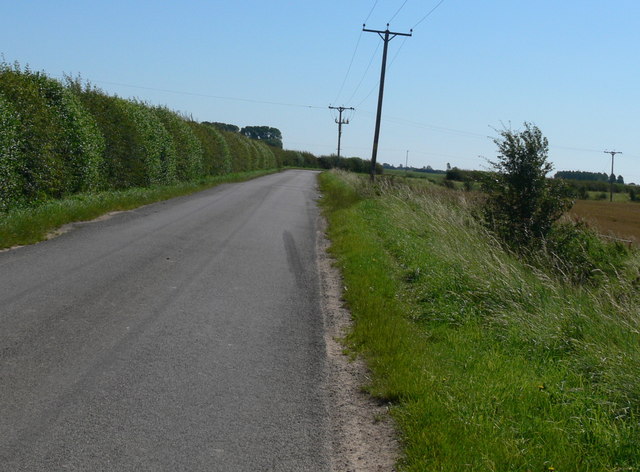 Heading east along Sot's Hole Bank © Mat Fascione :: Geograph Britain ...