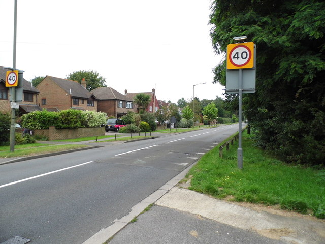 Ashford Road, Laleham © David Howard cc-by-sa/2.0 :: Geograph Britain ...