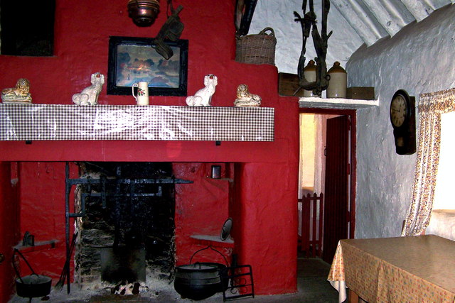 Bunratty Folk Park - Site #7 - Shannon Farmhouse - Fireplace
