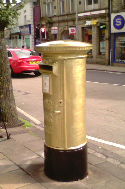 Gold Post Box for Danielle Brown © John Sparshatt cc-by-sa/2.0 ...