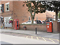 Castle Gate | Newark postbox (ref. NG24 110) 