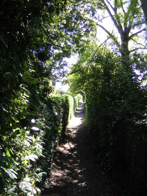 Footpath to the B1121 South Entrance