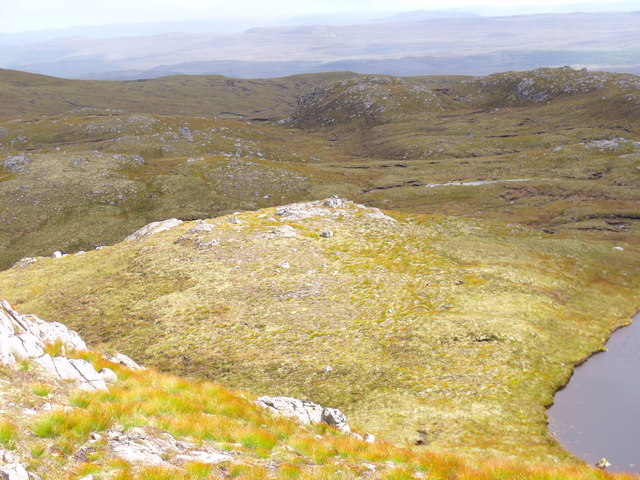 Rocky plateau east of Carn Loch na Gobhlaig above Glen Affric