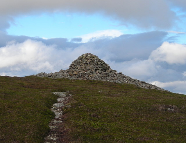 King Kenneth's Cairn on Choinneachain Hill