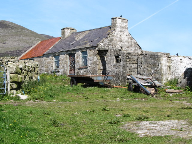 Derelict cottage near Carrick Big