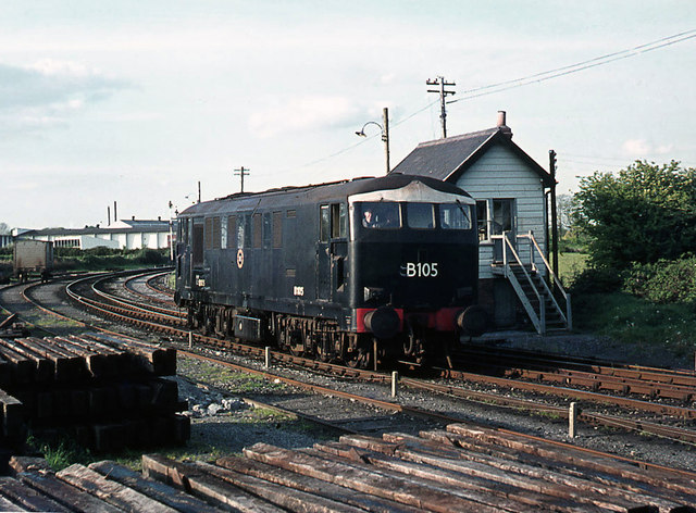 Diesel locomotive passing Ennis north signal cabin