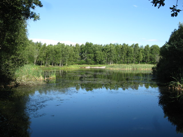 Gravel-pit Pond © don cload cc-by-sa/2.0 :: Geograph Britain and Ireland