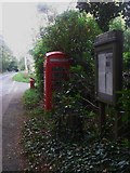 TQ3841 : Corner of Felcourt Road and Blackberry Road by Ed of the South