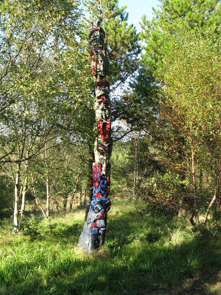 Totem Pole Sculpture In Kilvey Hill © Nigel Davies Geograph