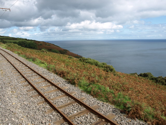 Cliff edge view © Andrew Abbott :: Geograph Britain and Ireland