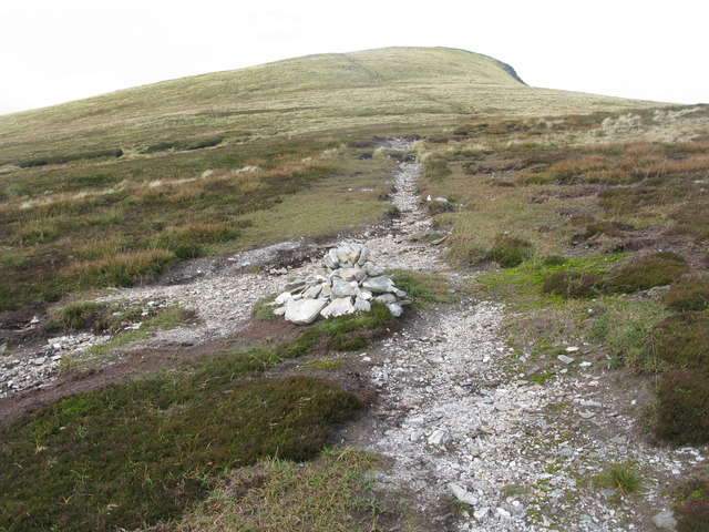 Cairn on the path up Meall a' Phuill