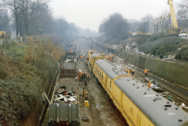 Clearing up after the December 1988 crash west of Clapham Junction