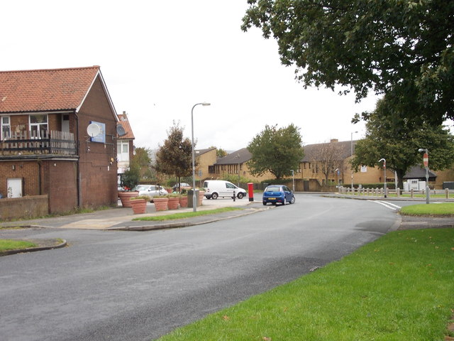 Airedale Avenue - viewed from Rycroft Avenue