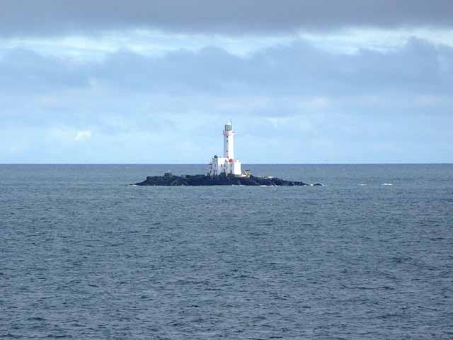 Tuskar Rock Lighthouse © Oliver Dixon cc-by-sa/2.0 :: Geograph Ireland