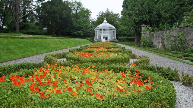 The tea house at Woodstock gardens