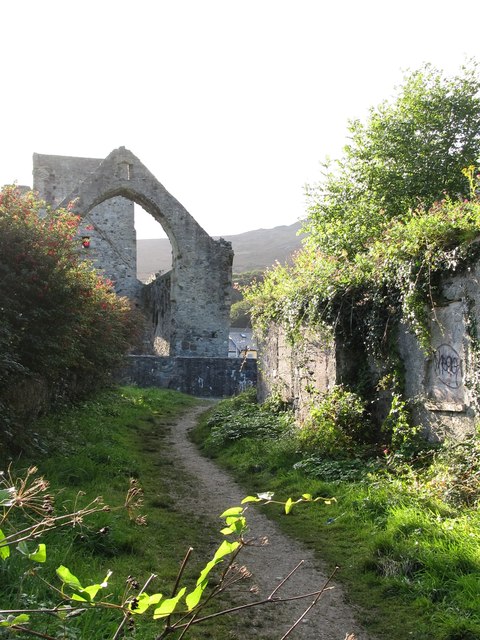 Footpath at the rear of Carlingford Priory