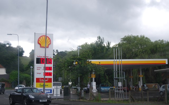 Shell filling station by the A470