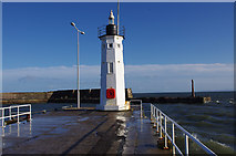 NO5603 : Anstruther lighthouse by Ian Taylor