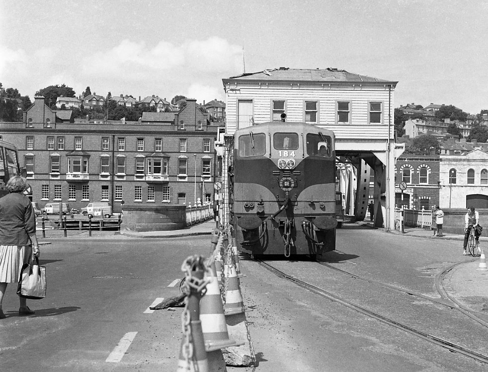 Cork City railway 1975 4 © The Carlisle Kid Geograph Ireland