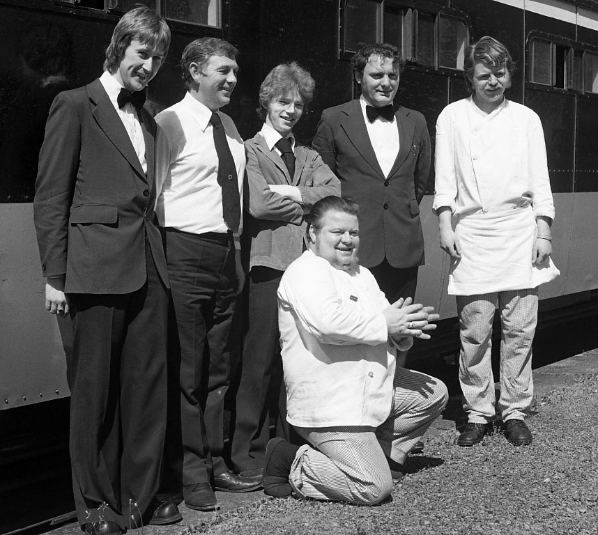 CIE dining car staff © The Carlisle Kid cc-by-sa/2.0 :: Geograph ...